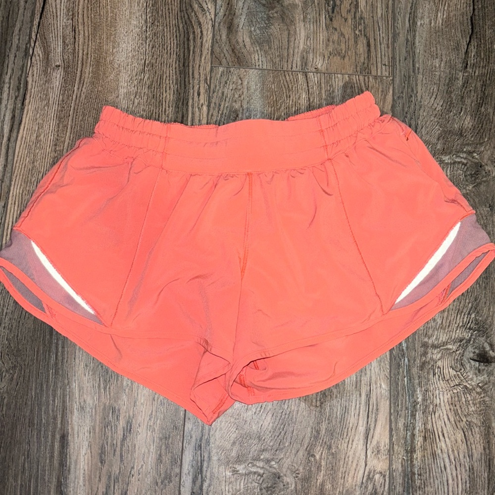 Lululemon Hotty Hot 2.5” shorts